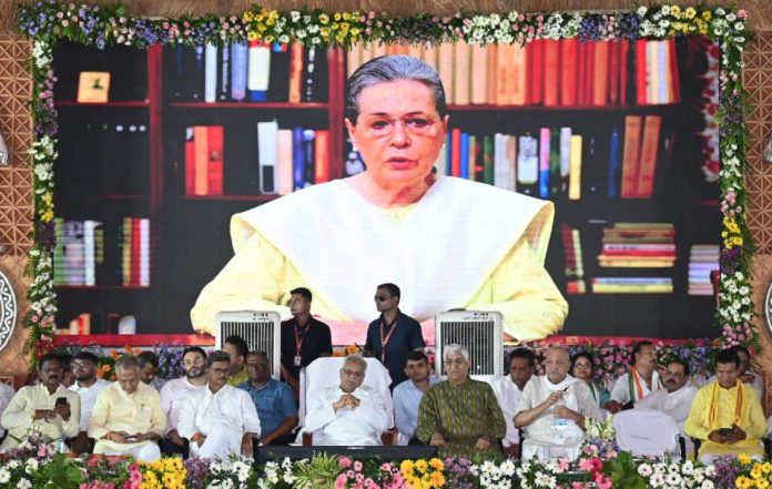 भूपेश सरकार के नेतृत्व में छत्तीसगढ़ की सरकार ने जन-जन के स्तर को सुधारने के लिए किया समर्पण - सोनिया गांधी