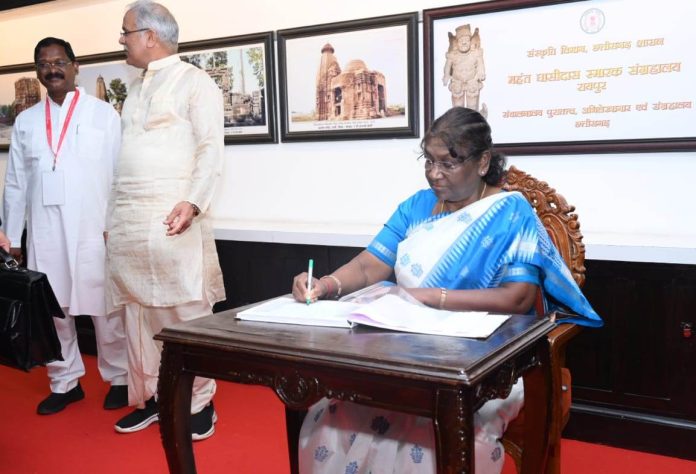 राष्ट्रपति श्रीमती द्रौपदी मुर्मु छत्तीसगढ़ की पुरातात्विक वैभव से हुईं रू-ब-रू