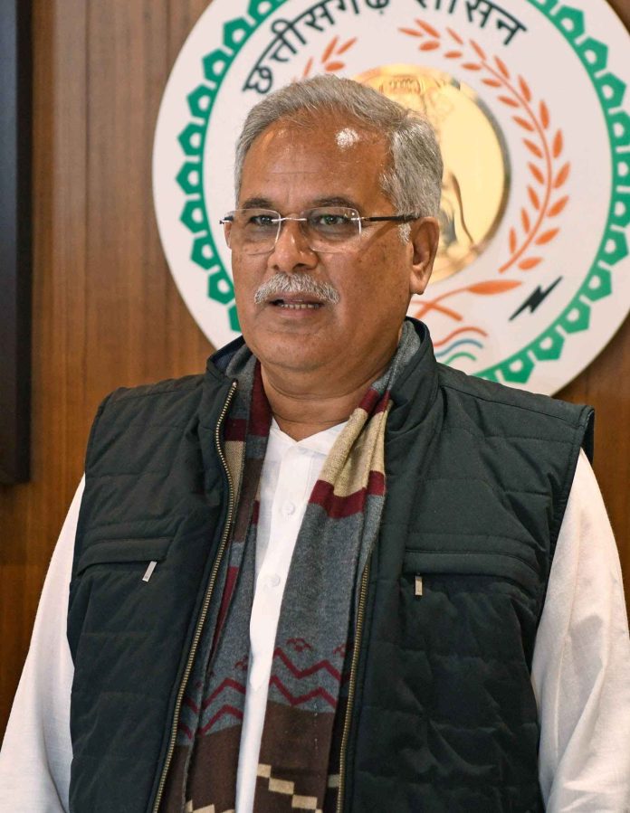 मुख्यमंत्री भूपेश बघेल ने प्रदेशवासियों से की अपील, कहा - गोबर व स्थानीय उत्पादों से तैयार की गई राखियों का ही करें उपयोग