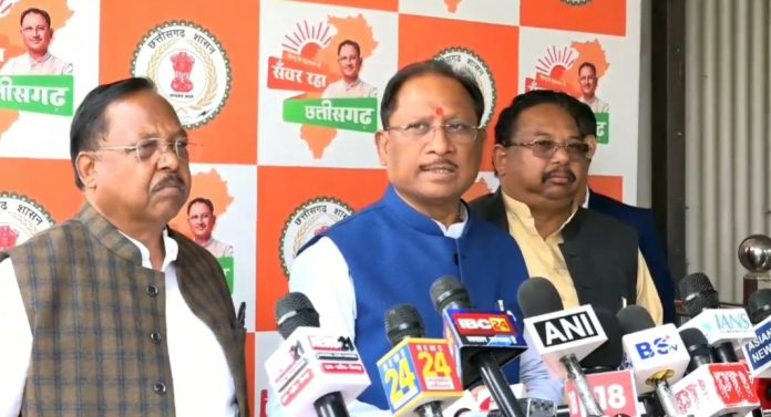 मुख्यमंत्री ने दिवंगत पत्रकार मुकेश चंद्राकर के परिवार को 10 लाख की सहायता की घोषणा की