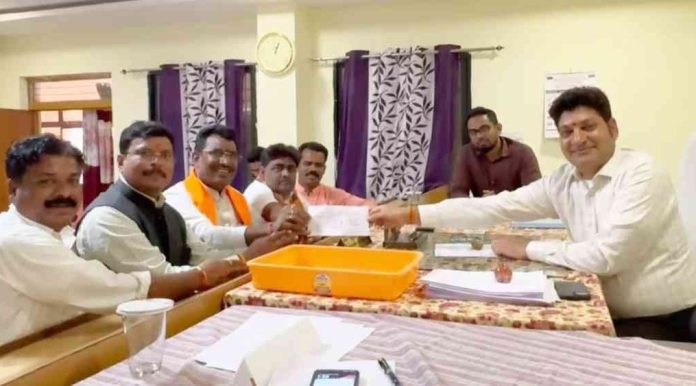 भाजपा के बागी प्रत्याशी प्रशांत मानिकपुरी ने नगर पालिका अध्यक्ष पद के लिए नामांकन वापस लिया