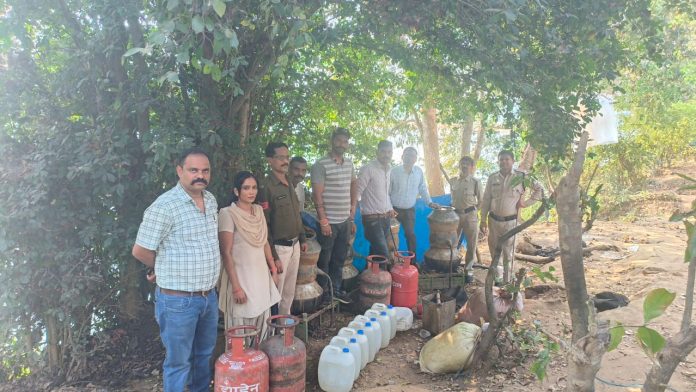 अवैध शराब निर्माण पर बड़ी कार्रवाई, आबकारी विभाग ने 2 लाख 92 हजार की शराब जब्त की