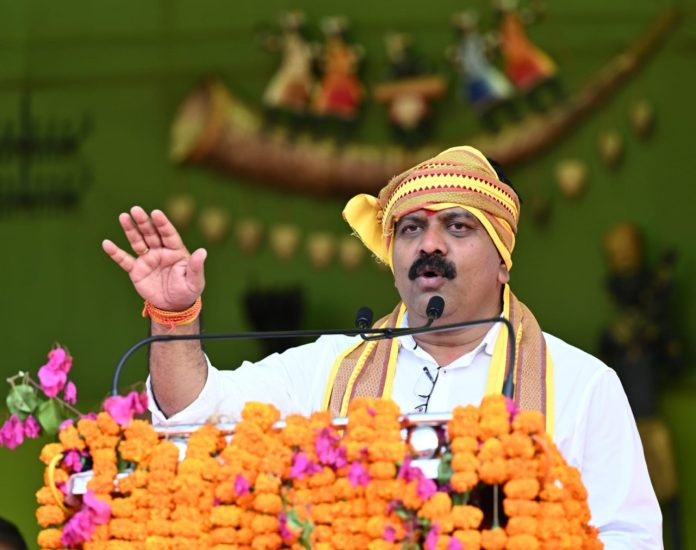 बस्तर की आत्मा है इसकी संस्कृति, आतंक से मुक्त पंचायतों को मिलेगा एक करोड़ का विकास पैकेज – उपमुख्यमंत्री विजय शर्मा