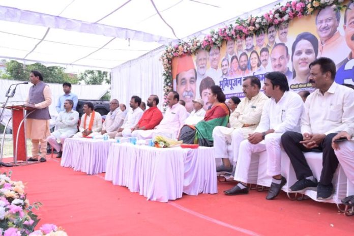 3 करोड़ की सौगात, रायपुर पश्चिम विधायक राजेश मूणत ने डीडी नगर में डामरीकरण का भूमिपूजन किया – एक नई पहचान की ओर!