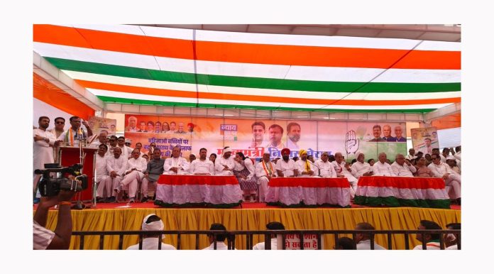 रायपुर में कांग्रेस का शक्ति प्रदर्शन: सीएम हाउस का घेराव, दीपक बैज का तीखा हमला – मुख्यमंत्री बन चुके हैं भक्षक!