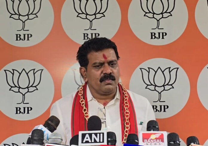 छत्तीसगढ़ सरकार की अनूठी पहल: आत्मसमर्पित नक्सलियों को मिलेगा टेस्ट ट्यूब बेबी का लाभ, विवाह की भी व्यवस्था