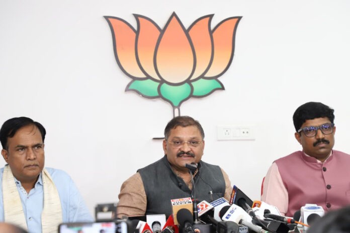 कांग्रेस का हाथ माओवादियों के साथ - सांसद संतोष पाण्डेय