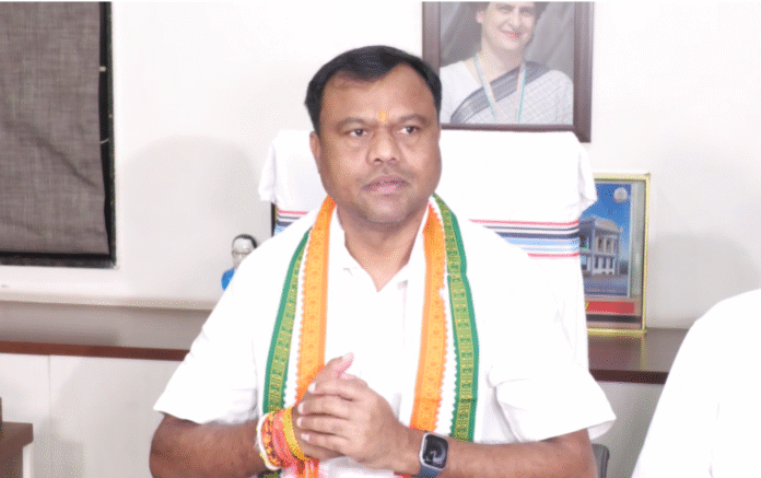 16000 एनआरएचएम कर्मचारियो की हड़ताल से प्रदेश की स्वास्थ्य व्यवस्था चरमरा गयी है - बैज