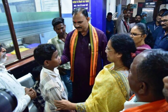 स्वास्थ्य मंत्री जायसवाल ने कोण्डागांव व फरसगांव में शासकीय अस्पतालों का किया निरीक्षण...