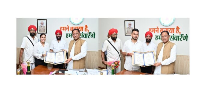 मुख्यमंत्री विष्णु देव साय से राष्ट्रपति सम्मान से सम्मानित देवाशीष और मनतृप्त कौर ने की सौजन्य मुलाकात