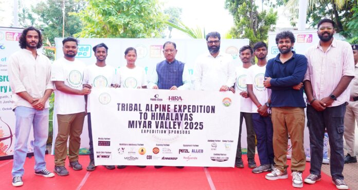 जशपुर के युवाओं ने छुआ हिमालय की ऊंचाइयों को: 5350 मीटर की ऊंचाई पर ट्रैकिंग, रॉक क्लाइंबिंग और आइस क्लाइंबिंग का अद्भुत अनुभव जशपुर के युवाओं ने छुआ हिमालय की ऊंचाइयों को: 5350 मीटर की ऊंचाई पर ट्रैकिंग, रॉक क्लाइंबिंग और आइस क्लाइंबिंग का अद्भुत अनुभव