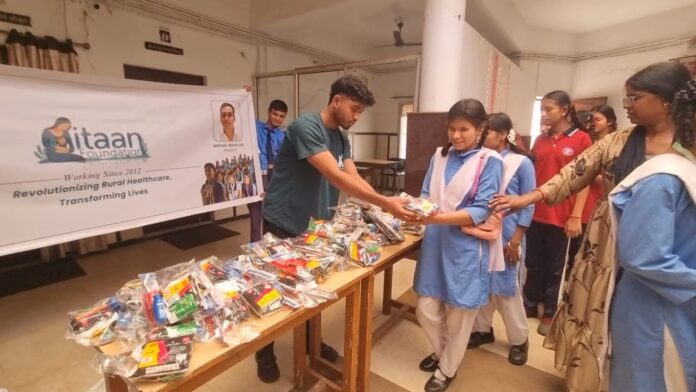 मीतान फाउंडेशन ने दृष्टिबाधित व श्रवणबाधित बालिकाओं को दिए हेम्पर बैग, शिक्षा जागरूकता कार्यक्रम आयोजित