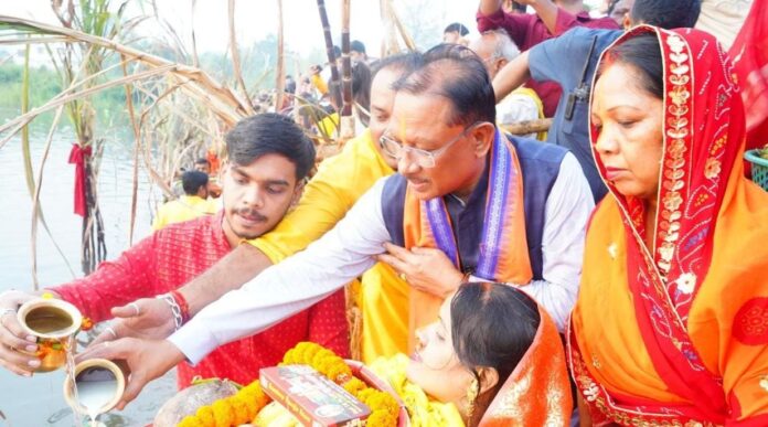 मुख्यमंत्री साय ने कुनकुरी छठ घाट में सूर्य को दिया अर्घ्य:प्रदेश के सुख, समृद्धि और खुशहाली की कामना की मुख्यमंत्री साय ने कुनकुरी छठ घाट में सूर्य को दिया अर्घ्य:प्रदेश के सुख, समृद्धि और खुशहाली की कामना की