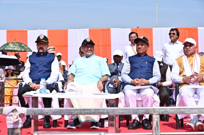 राज्योत्सव पर वायु सेना की टीम का रोमांचक एयर शो, सेंध जलाशय के ऊपर आसमां में गूंजा 'जय जोहार' और 'छत्तीसगढ़िया सबले बढ़िया