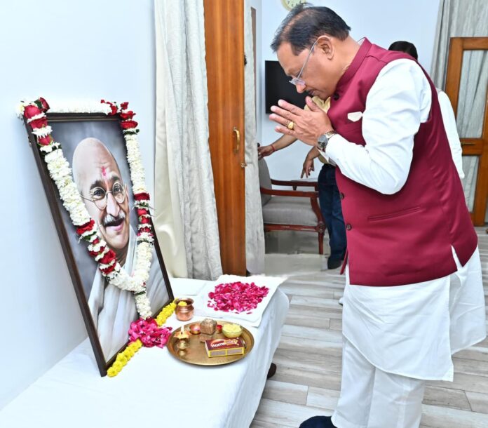 मुख्यमंत्री साय ने महात्मा गांधी की पुण्यतिथि पर उन्हें किया नमन