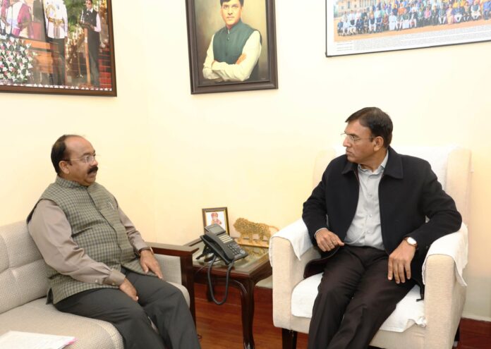 उप मुख्यमंत्री साव नई दिल्ली में युवा मामले एवं खेल मंत्री डॉ. मनसुख मांडविया से मिले