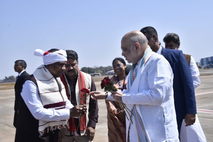 केन्द्रीय गृह मंत्री अमित शाह का जगदलपुर के मां दंतेश्वरी एयरपोर्ट में आत्मीय स्वागत