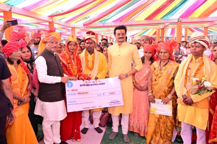 रणजीता स्टेडियम में 240 जोड़ों का सामूहिक विवाह हुआ सम्पन्न - मुख्यमंत्री साय ने कार्यक्रम में शामिल होकर नवजोड़ो को दिया आशीर्वाद