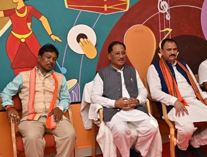 मुख्यमंत्री साय ने पुनर्वास केंद्र का किया अवलोकन, पुनर्वासितों से किया आत्मीय संवाद