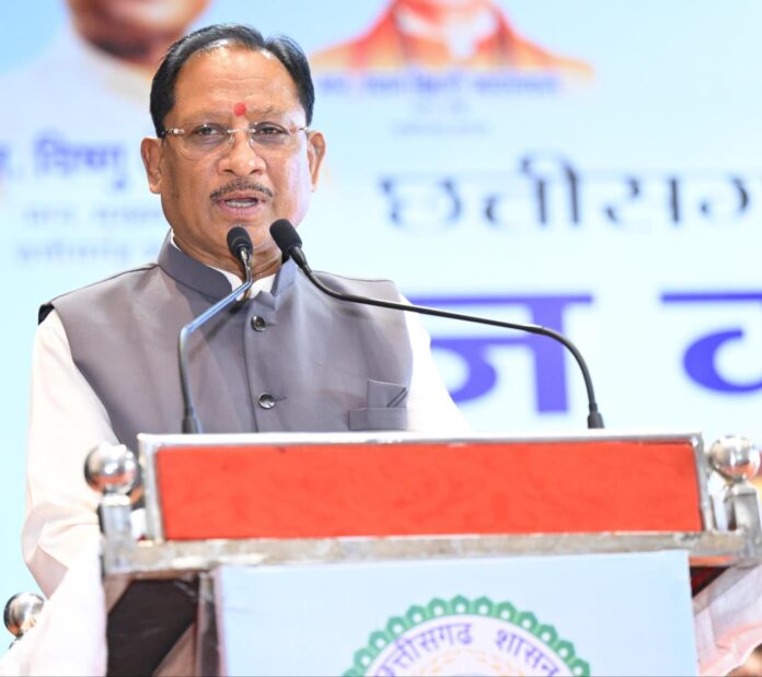 मुख्यमंत्री साय ने हज यात्रियों को वितरित किया फर्स्ट एड किट: सफल हज यात्रा के लिए शुभकामना देकर यात्रियों का किया स्वागत