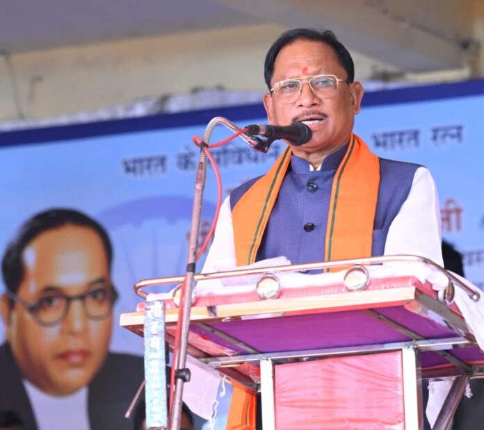 संविधान के मूल्यों को जन-जन तक पहुंचाने का संकल्प: समरसता भोज में शामिल हुए मुख्यमंत्री साय