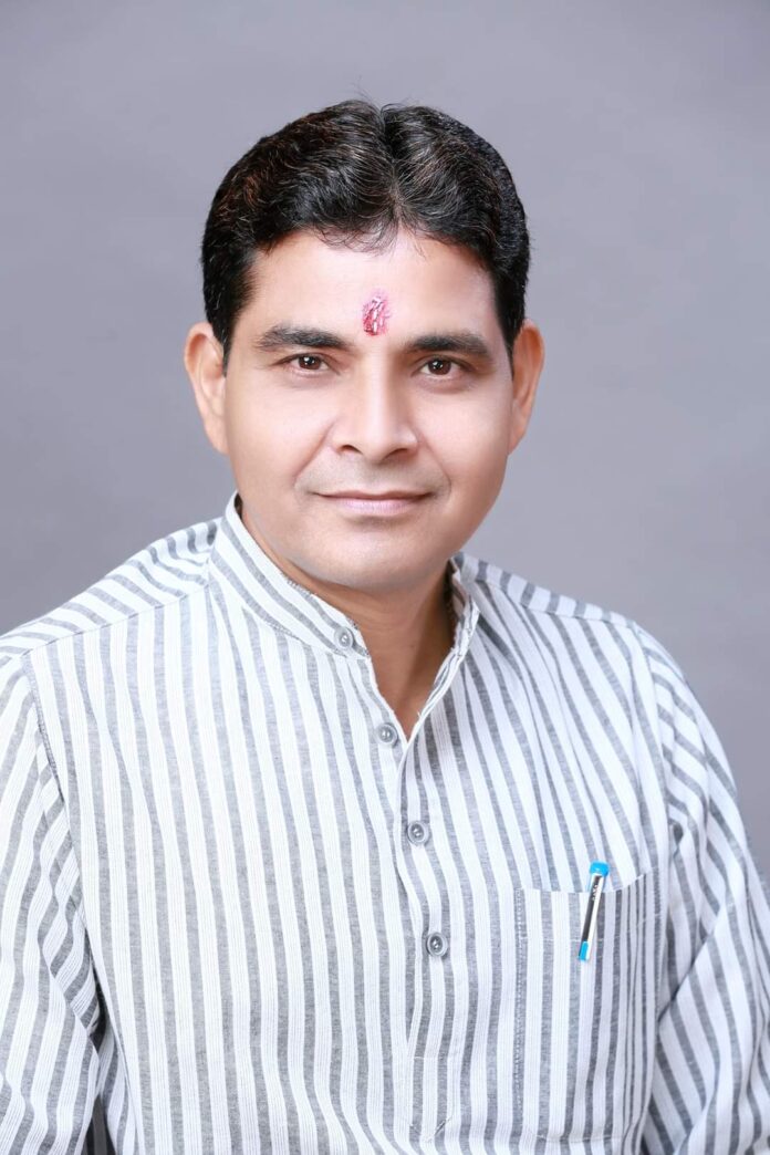 राजस्व मंत्री टंक राम वर्मा ने छोड़ा 'पायलट-फॉलो' वाहनों का काफिला