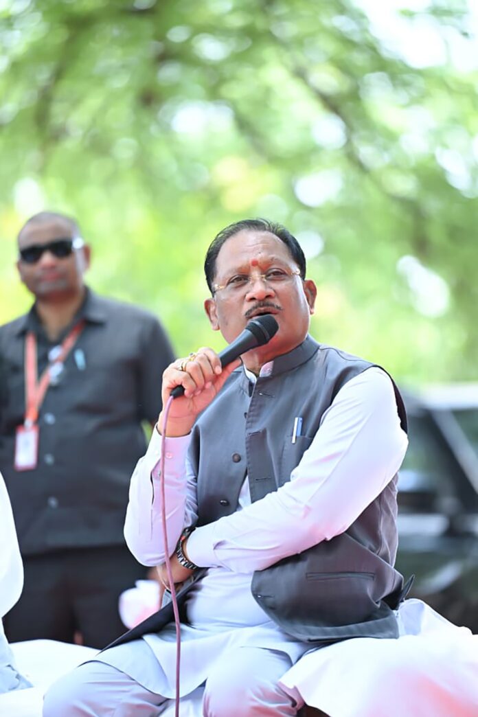 सुशासन तिहार में मुख्यमंत्री विष्णुदेव साय पहुंचे बीजापुर के सुदूर गांव कोण्डापल्ली : चौपाल में सुनीं ग्रामीणों की समस्याएं