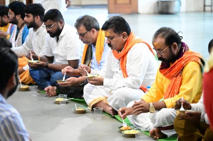 अमरकंटक में कांवड़ियों के बीच पहुंचे उप मुख्यमंत्री विजय शर्मा