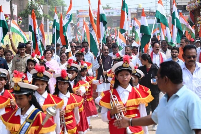 देशभक्ति से ओतप्रोत अप्रतिम उत्साह के साथ निकली तिरंगा यात्रा, उप मुख्यमंत्री अरुण साव हुए शामिल