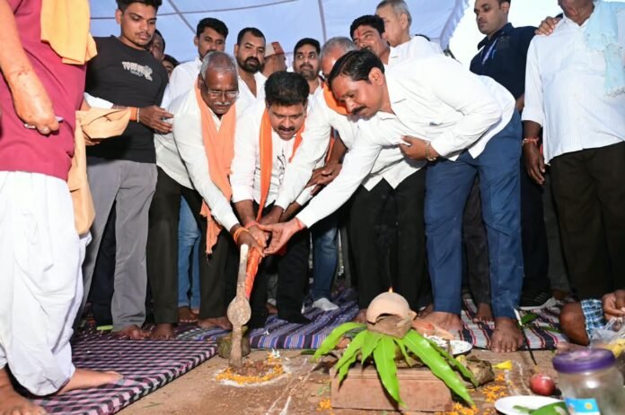उप मुख्यमंत्री एवं कवर्धा विधायक विजय शर्मा ने 78.51 लाख रुपये के सीसी सड़क सह नाली निर्माण कार्यों का किया भूमिपूजन